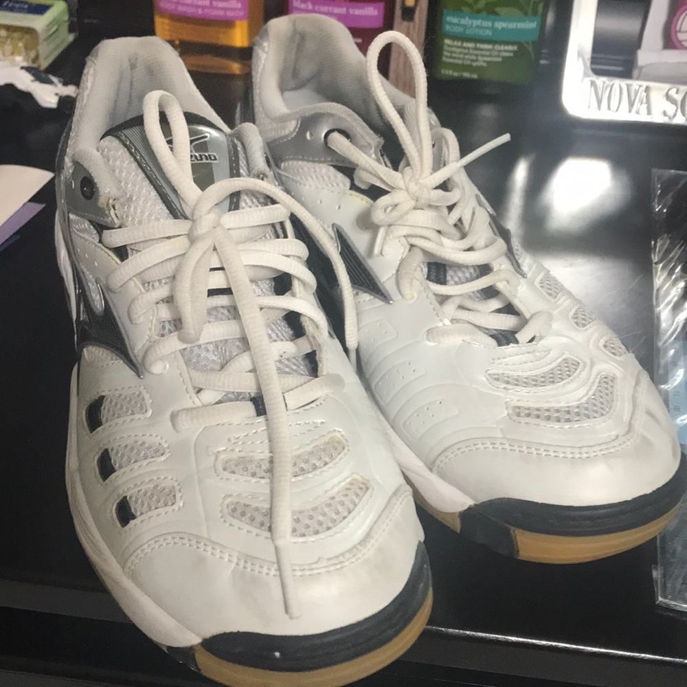 White Mizuno Volleyball/Sports Shoes